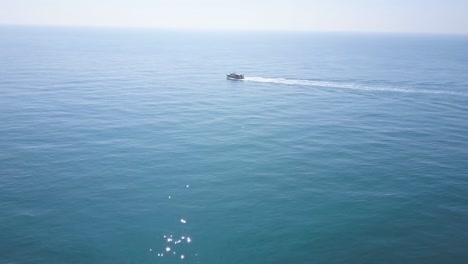 Luftaufnahme:-Boot-Auf-See