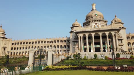 Wide-angle-panning-video-of-Vidhana-Soudha-in-Bengaluru,-Karnataka,-India-during-daytime