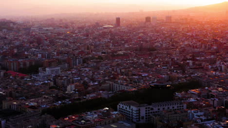 Barcelona-Gotisches-Viertel-Und-Stadtbild-Luftaufnahme-Bei-Sonnenuntergang,-Spanien