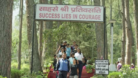 Himalayan-mountaineers---their-mountain-climbing-equipment