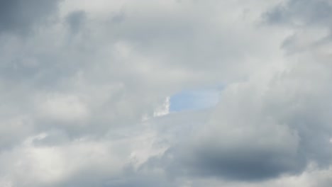 Dramatische-Wolkenszene-Im-Zeitraffer