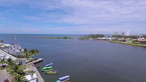 Vista-Desde-Un-Drone-De-La-Union-Del-Rio-Jamapa-Con-El-Mar