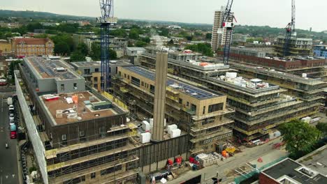 Toma-Panorámica-Del-Edificio-En-Construcción