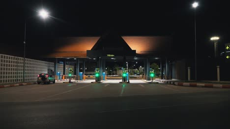 Plano-General-De-La-Entrada-Al-Aeropuerto-Internacional-De-Siem-Reap-En-La-Noche