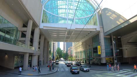 Passing-Washington-state-convention-center,-traffic-in-Seattle