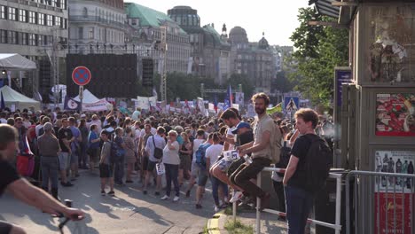 Demonstration-Gegen-Andrej-Babis-Und-Milos-Zeman-In-Prag,-Tschechische-Republik