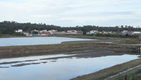 Cold-morning,-Ocean-flood-protection-basin-in-front-of-the-old-port-of-Saint-Trojan-les-Bains,-Oleron-island,-France