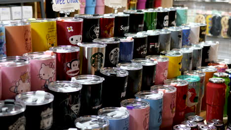 tumblers-Drink-Cups-for-sale-at-open-market-Thailand-Bangkok,-Ratchada