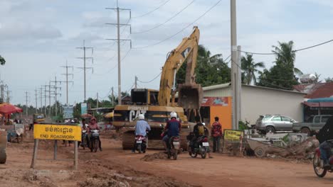 Obras-Viales-En-Una-Calle-Muy-Transitada-En-Camboya