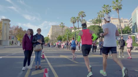 Participantes-De-La-Carrera-Del-Maratón-De-Zurich-Malaga-Dirigido-Por-Espectadores,-Cámara-Lenta