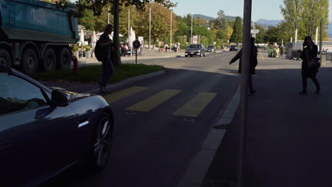 Tilting-from-pedestrian-crossing-sign-to-people-crossing-road-and-waiting-cars