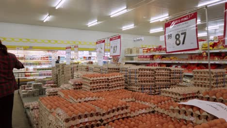 La-Gente-Está-Comprando-Comestibles-En-Los-Supermercados-Después-De-Que-El-Gobierno-Tailandés-Anunciara-El-Cierre-De-Bangkok-Para-Resolver-El-Problema-Del-Covid-19