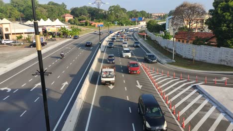 Straßen-In-Malaysia-Am-Morgen-Voller-Fahrzeuge-In-Einem-Ruhigen-Zustand-Zu-Ihren-Zielen