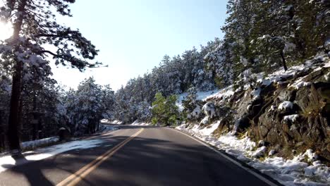 Pov-Conduciendo-En-Las-Montañas-Después-De-Una-Tormenta-De-Nieve