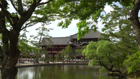 Der-Todai-ji-Ist-Ein-Buddhistischer-Tempel-In-Der-Japanischen-Stadt-Nara