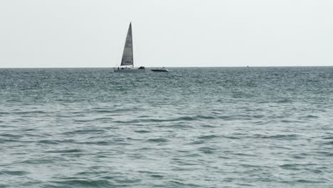 Yacht-sailing-in-the-sea