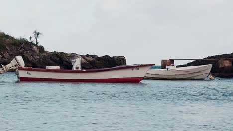 Boats-swinging-on-the-moorings