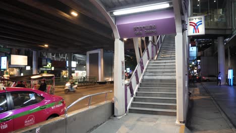 BTS-Eingang-Zur-Sala-Daeng-In-Silom-Bangkok