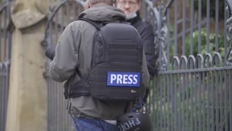 Los-Hombres-De-La-Prensa-Están-Tomando-Fotos-En-Una-Manifestación-Contra-La-Ley-De-Seguridad-Propuesta