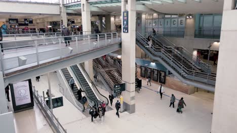 Overview-of-People-Walking-and-Using-Escalators-Inside-The-Gare-du-Nord-During-Coronavirus-Outbreak,-Paris-France