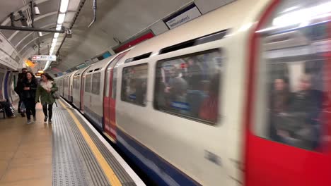 El-Metro-De-Londres-Tiene-Más-De-150-Años-Y-Es-Uno-De-Los-Sistemas-De-Tránsito-Rápido-Más-Grandes-Del-Mundo