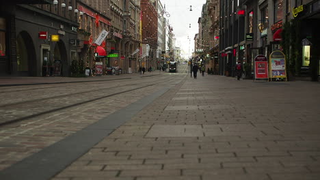 Calle-Central-De-La-Ciudad-Decorada-Con-Luces-Navideñas-En-Helsinki