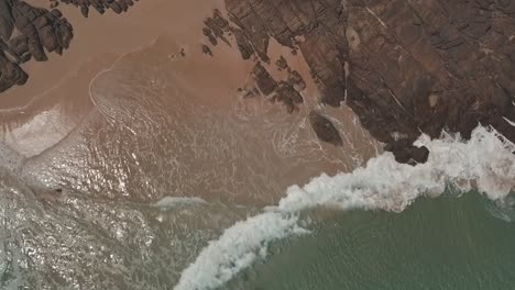 Ocean-waves-crashing-onto-an-empty-beach-in-Western-Australia