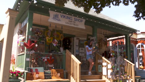 Außenansicht-Des-Viking-Shops-In-Der-Touristenstadt-Niagara-on-the-Lake,-Ontario