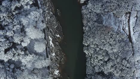 Aerial-Winter-Scene-in-Arashiyama-in-Kyoto,-Flying-along-Katsura-River