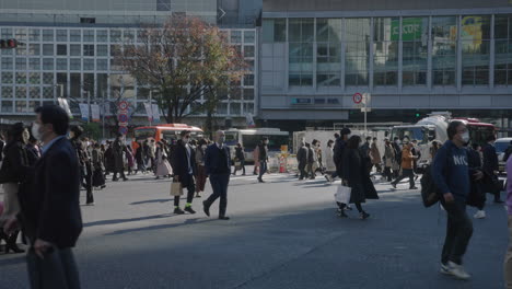 Crowd-Of-People-Cross-At-The-Shibuya-Crossing-During-The-Pandemic-Coronavirus-In-Tokyo,-Japan---Busiest-Intersection