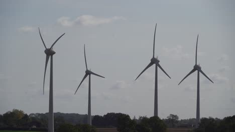 Wind-turbines-turn-fast-on-a-windy-day-in-the-countryside-near-Nottingham,-UK