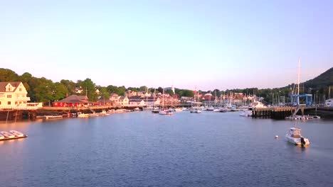 Schwenken-Camden-Harbour-Bei-Sonnenuntergang