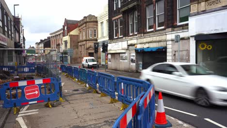 Vehículo-De-Gas-De-Emergencia-Cadente-Que-Responde-A-Un-Problema-De-Gas-Informado-En-La-Calle-Principal