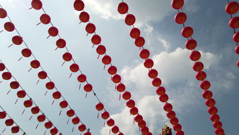 Bunte-Chinesische-Papierlaternen-Hängen-Im-Hof-Des-Thean-Hou-Tempels,-Kuala-Lumpur,-Malaysia