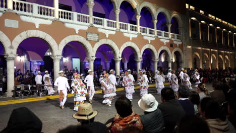 Merida-Floklore-Show-Bei-Nacht