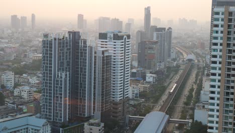 Bangkok,-Capital-De-Tailandia-En-Una-Tarde-Soleada