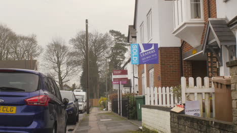 Alejar-Las-Casas-En-Venta-En-Un-Suburbio-De-Londres