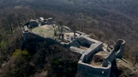 Vista-Aérea-De-Las-Ruinas-De-Drégelyvár-En-Drégelypalánk,-Nógrád,-Hungría-En-Primavera