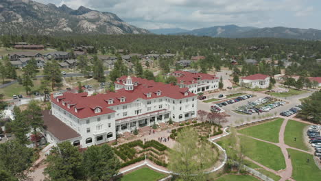 El-Hotel-Stanley-En-Estes-Park-Colorado-Fue-La-Inspiración-Para-El-Hotel-Con-Vista-Del-Resplandor-Y-Se-Usó-En-La-Serie-De-Televisión