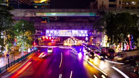 Timelapse-En-La-Noche-De-Las-Calles-Y-Vida-Nocturna-Concurridas-Y-Agitadas-De-Bangkok