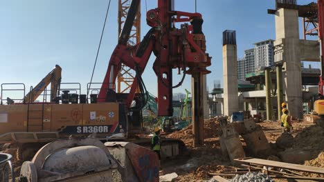 Bore-pile-rig-machine-operate-at-the-construction-site