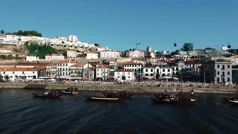 Porto,-Portugal,-15-De-Mayo-De-2019:-Toma-Aérea-De-Drones-Orbitando-La-Ciudad-De-Gaia-En-La-Región-De-Porto