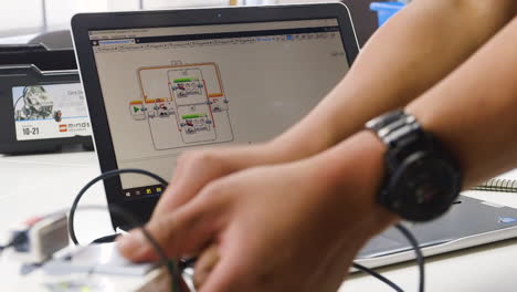 Robot-programming-with-computer-interface