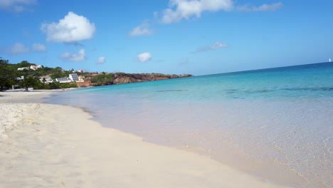 Imágenes-Relajantes-De-La-Playa-De-Aguas-Cristalinas-En-La-Playa-De-Grand-Anse,-Granada