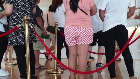 Line-up-of-guests-to-hotel-101-front-desk