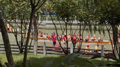 Chinese-people-paddle-and-hit-drums-on-a-dragon-boats-during-dragon-boat-festival-in-downtown-of-Guangzhou,-Guangdong,-China