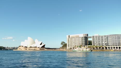 Blick-Auf-Den-Kreisförmigen-Fährterminal,-Wahrzeichen-Von-Sydney-In-Syndey