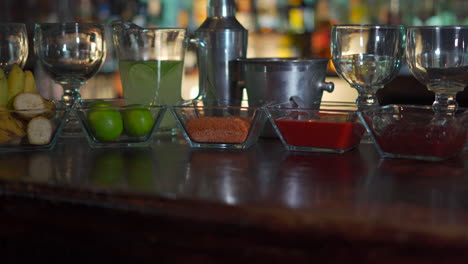 Panning-up-margaritas-before-preparation