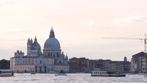 Grand-canal-of-Venice-with-ships-and-boats-crossing-by