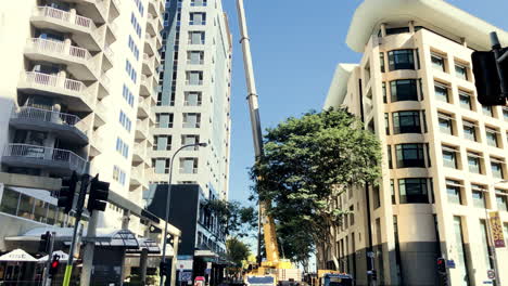 Grúa-De-Gran-Altura-Cierra-Calles-De-La-Ciudad,-Brisbane,-Cbd